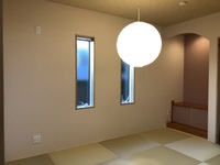 和室も暖色系でまとめてほっこりする空間になってます