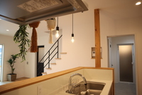 キッチンの直ぐ脇に洗面コーナーを設け、家事動線に配慮した間取りを計画。
